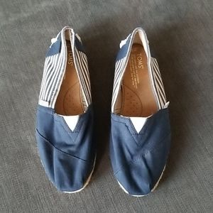 Never worn NWOT TOMS espadrilles in Navy